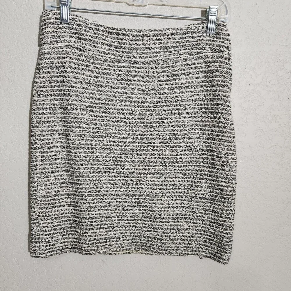 Banana Republic Tweed Pencil Skirt Womens Petite 2P Black White Striped Italian